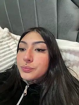 Lilith Thompson online show from 10.20.25