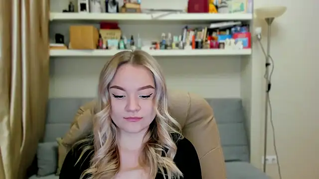 Kara Smith  online show from 11.06.25