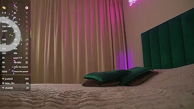 Snapshot of Sweet_Jealousy chatting on 10.10.25 Sweet Jealousy online show from 10.10.25