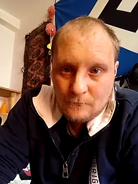 Snapshot of Atze202518 chatting on 10.13.25 Atze202518 online show from 10.13.25