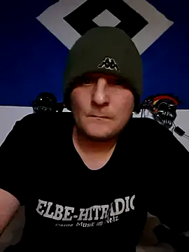 Snapshot of Atze202518 chatting on 11.28.25 Atze202518 online show from 11.28.25