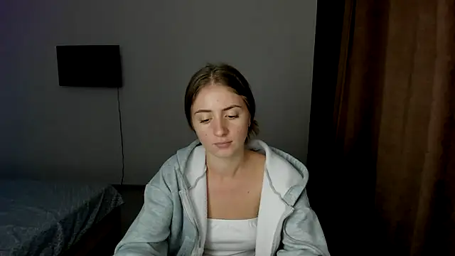 Snapshot of LilyHaart chatting on 09.17.25 LilyHaart online show from 09.17.25