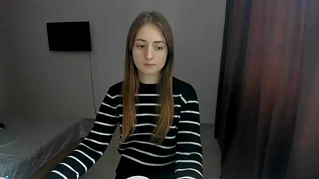 Snapshot of LilyHaart chatting on 10.02.25 LilyHaart online show from 10.02.25