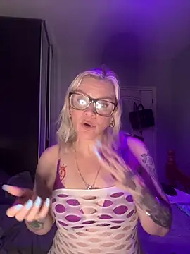 Snapshot of Curvy-Cleo chatting on 02.02.26 Curvy-Cleo online show from 02.02.26