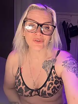 Snapshot of Curvy-Cleo chatting on 02.03.26 Curvy-Cleo online show from 02.03.26