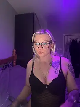 Snapshot of Curvy-Cleo chatting on 02.17.26 Curvy-Cleo online show from 02.17.26