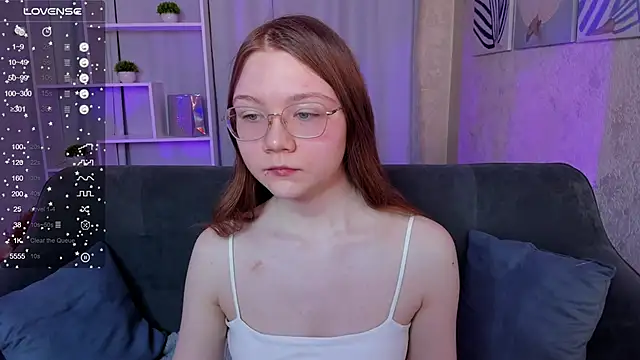 Snapshot of luv_tessa chatting on 12.17.25 luv tessa online show from 12.17.25