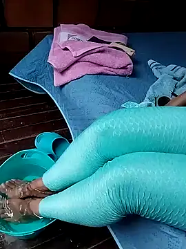 Lady Lolla11 online show from 12.19.25