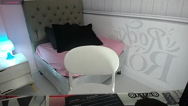 Snapshot of Tania_Duque chatting on 03.20.25 Tania Duque online show from 03.20.25