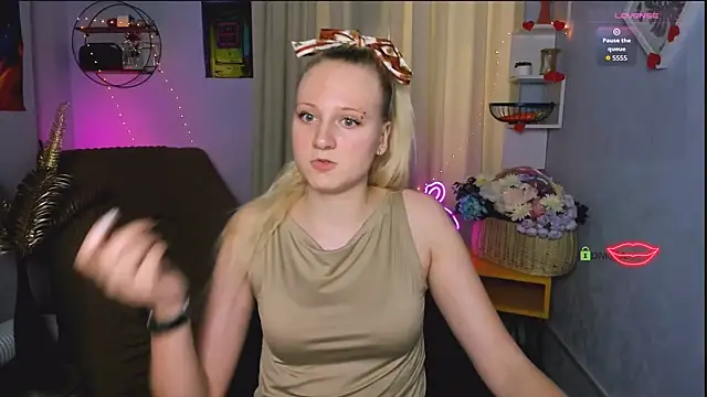 Snapshot of madam_uliis chatting on 05.19.26 madam uliis online show from 05.19.26