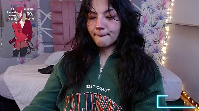 Snapshot of Asaray_T chatting on 11.21.25 Asaray T online show from 11.21.25