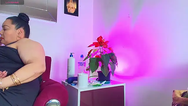 Snapshot of EllenaBoobs_ chatting on 01.18.26 EllenaBoobs online show from 01.18.26