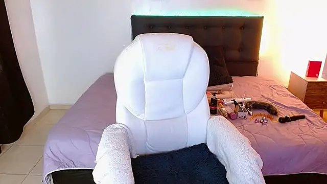 mia velvet1 online show from 11.28.25