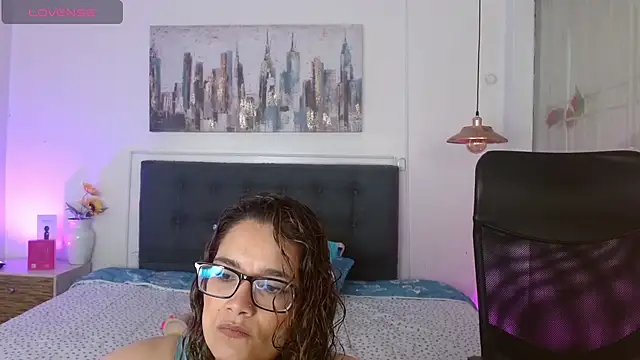 Snapshot of Rose_Thompson1 chatting on 05.09.26 Rose Thompson1 online show from 05.09.26