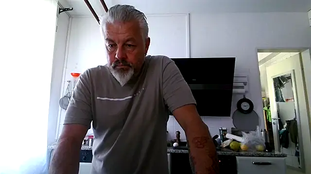 Snapshot of Berg_Boy chatting on 06.27.26 Berg Boy online show from 06.27.26
