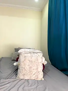 Snapshot of Ivelleee_ chatting on 09.10.25 Ivelleee  online show from 09.10.25