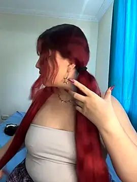 Snapshot of Ivelleee_ chatting on 09.18.25 Ivelleee  online show from 09.18.25