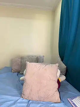 Snapshot of Ivelleee_ chatting on 09.22.25 Ivelleee  online show from 09.22.25