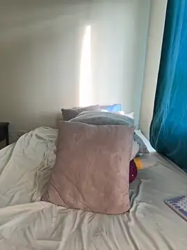 Snapshot of Ivelleee_ chatting on 10.04.25 Ivelleee  online show from 10.04.25