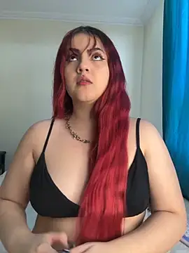 Snapshot of Ivelleee_ chatting on 10.10.25 Ivelleee  online show from 10.10.25