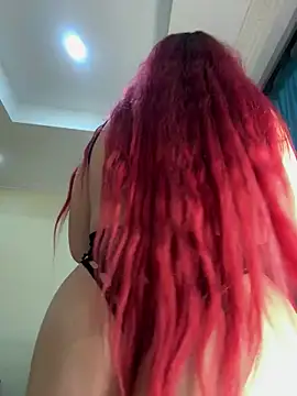 Snapshot of Ivelleee_ chatting on 10.19.25 Ivelleee  online show from 10.19.25