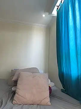 Snapshot of Ivelleee_ chatting on 10.19.25 Ivelleee  online show from 10.19.25