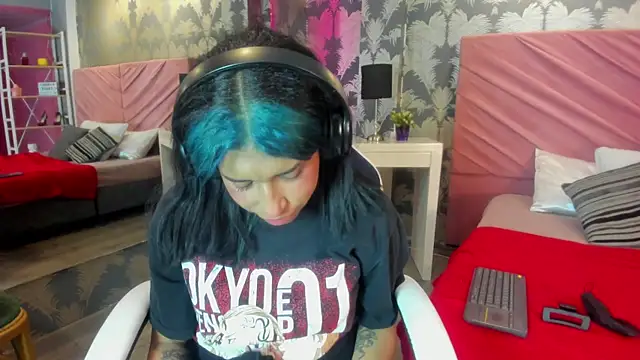 Snapshot of Karin_Ks chatting on 10.28.25 Karin Ks online show from 10.28.25