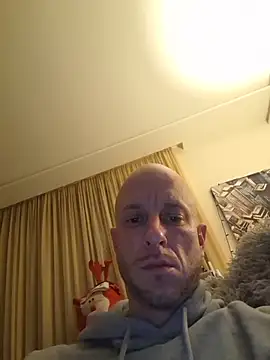 Snapshot of svenpfeifer chatting on 02.03.26 svenpfeifer online show from 02.03.26