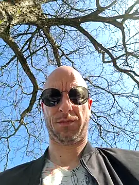 Snapshot of svenpfeifer chatting on 03.19.26 svenpfeifer online show from 03.19.26
