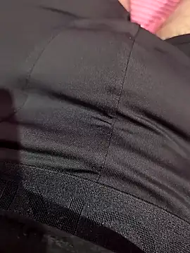 Snapshot of fitboy69 chatting on 11.08.25 fitboy69 online show from 11.08.25