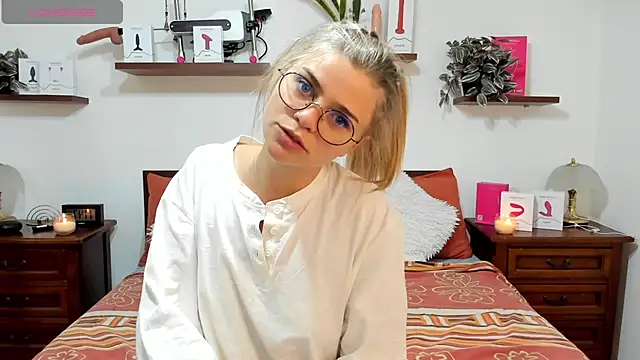 HaleyReedme online show from 10.05.25