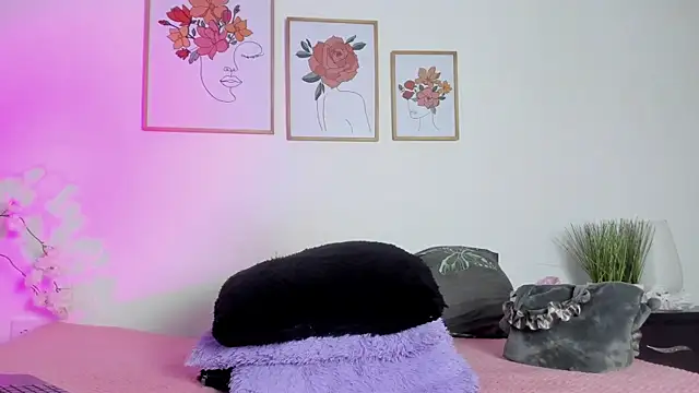 alana 111 online show from 09.24.25