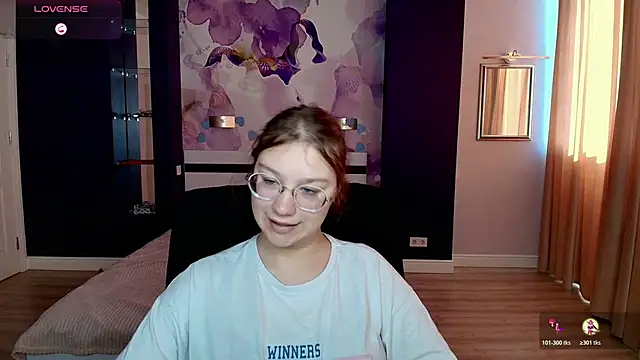 AngelinaLow online show from 10.21.25