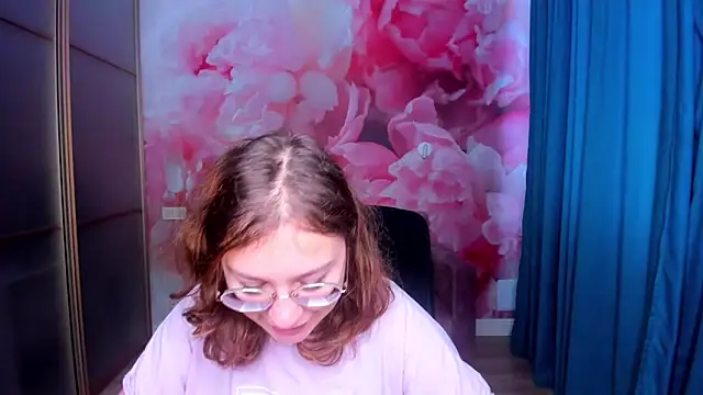 AngelinaLow online show from 11.17.25