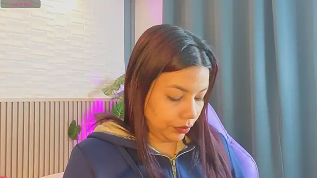 TiffanyWalk online show from 04.13.26