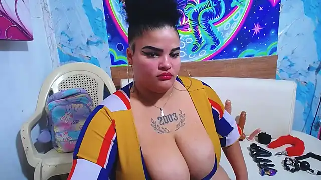 latina bigboos25 online show from 11.16.25
