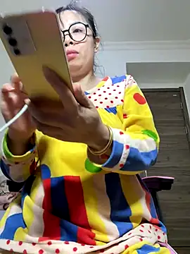 Snapshot of aa520uv chatting on 11.18.25 aa520uv online show from 11.18.25