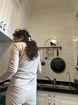 Snapshot of aa520uv chatting on 04.15.26 aa520uv online show from 04.15.26