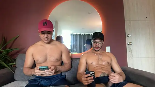 Snapshot of highlatin_guysoficial chatting on 05.18.26 highlatin guysoficial online show from 05.18.26