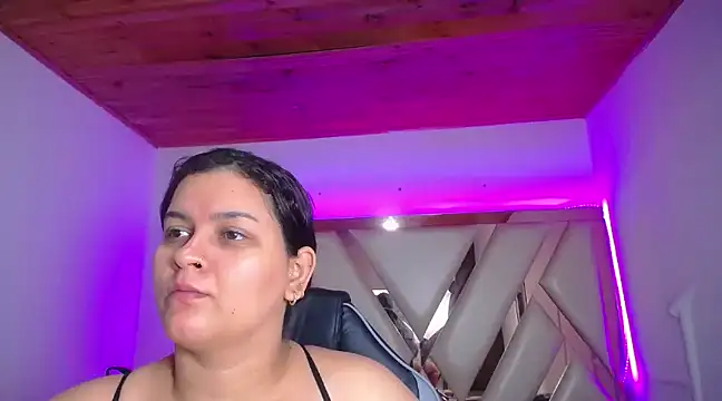 Snapshot of kriss_sweetboobs10 chatting on 03.20.25 kriss sweetboobs10 online show from 03.20.25
