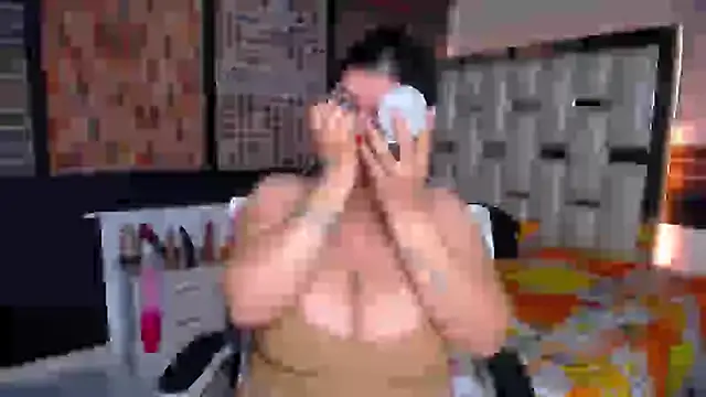 Snapshot of kriss_sweetboobs10 chatting on 09.18.25 kriss sweetboobs10 online show from 09.18.25