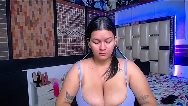 Snapshot of kriss_sweetboobs10 chatting on 10.10.25 kriss sweetboobs10 online show from 10.10.25