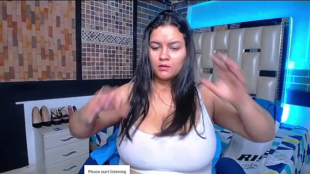 Snapshot of kriss_sweetboobs10 chatting on 10.21.25 kriss sweetboobs10 online show from 10.21.25