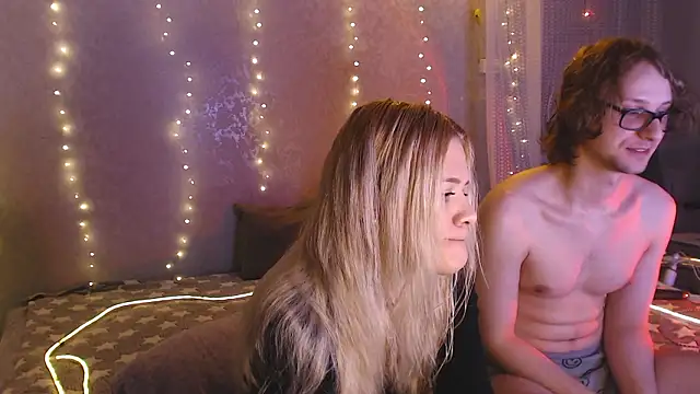 Snapshot of Your_Horny_Friends chatting on 03.12.26 Your Horny Friends online show from 03.12.26