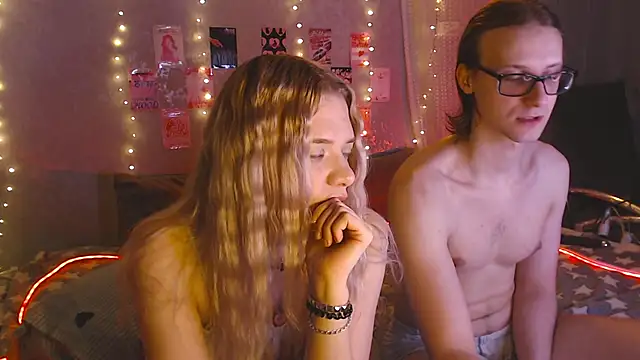 Snapshot of Your_Horny_Friends chatting on 03.24.26 Your Horny Friends online show from 03.24.26