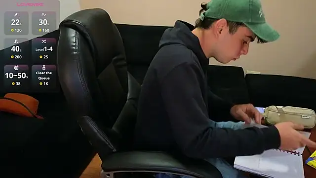 Snapshot of lukeboyce33 chatting on 02.13.26 lukeboyce33 online show from 02.13.26