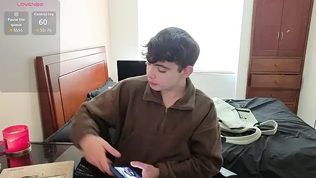 Snapshot of lukeboyce33 chatting on 02.18.26 lukeboyce33 online show from 02.18.26