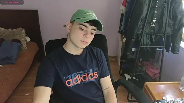 Snapshot of lukeboyce33 chatting on 05.19.26 lukeboyce33 online show from 05.19.26
