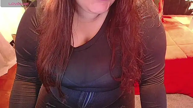 Snapshot of ailyn_maury chatting on 05.15.26 ailyn maury online show from 05.15.26