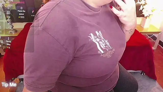 Snapshot of ailyn_maury chatting on 06.17.26 ailyn maury online show from 06.17.26